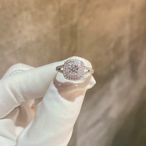 Bague de fiançailles personnalisée en or blanc 14K pour femmes VVS Clarity Lab Grown Princess Cut IGI Certified Set Diamond - Product Image 1