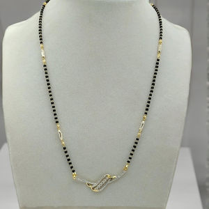 Mangalsutra Tradicional Indio, Cadena de Cuentas Negras Chapada en Oro, Colgante Minimalista de Perlas y Circonitas, Joyería de Uso Diario para Mujer - Product Image 2