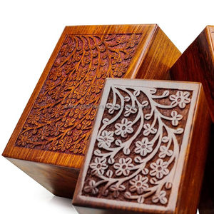 Venta al por mayor de urnas de cremación de madera para cenizas de adultos con un hermoso diseño grabado, urnas de cremación de madera y cajas para cenizas humanas - Product Image 6