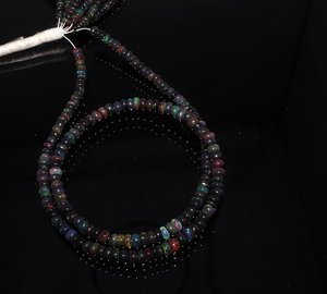 ลูกปัดโอปอลสีดำธรรมชาติคุณภาพเยี่ยม รูปทรงกลมเรียบ ขนาด 4-4.5 มม. โอปอลเอธิโอเปียเวโล ลูกปัดพลอยโอปอลสีดำเงางาม ขนาด 16 นิ้ว - Product Image 1