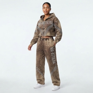 Conjunto de chándal de dos piezas para mujer: Sudadera con capucha corta con cremallera y panel de pedrería con lavado ácido y pantalones de chándal de pierna ancha - Product Image 1
