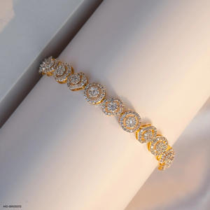 Pulsera de Diamantes Premium para Mujer en Oro Amarillo, Blanco y Oro Rosa con Diseño Floral Vintage para Fiestas Especiales y Novias - Product Image 2