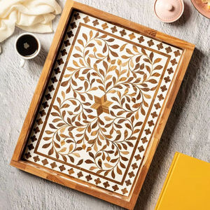 Plateau de service rectangulaire en bois avec motif de feuilles sculptées orientales, finition vernie, pour la décoration de table, plateaux de rangement - Product Image 1