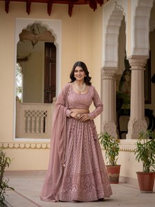 Prayosha Enterprise Lehenga Choli Rosa Polvoriento Bordado con Dupatta, Traje de Boda Indio de Diseñador, Bordado Geométrico - Product Image 5