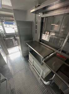 Camion de restauration d'occasion en excellent état avec cuisine neuve à vendre à prix réduit - Product Image 5