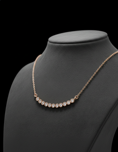 Collier pendentif Zyorio Jewels avec symbole de diamant doré pour femme, cadeau de luxe pour fiançailles et anniversaire, plaqué or - Product Image 2