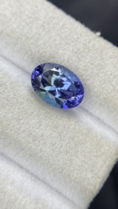 Tanzanite naturelle certifiée non chauffée, taille ovale, couleur excellente, zoïsite naturelle, 3,05 carats, nette à la loupe - Product Image 4