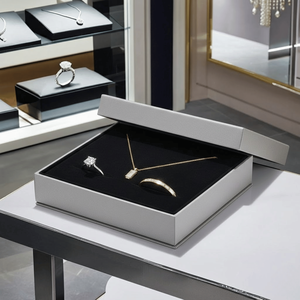 กล่องของขวัญกระดาษแข็งรักษ์โลกสุดหรู |   บรรจุภัณฑ์เครื่องประดับแบบพกพาพร้อมการพิมพ์เคลือบยูวีสำหรับแหวนหมั้นและของขวัญระดับพรีเมียม - Product Image 2