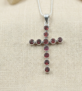 Colgante de Cruz de Plata de Ley 925 con Granate Rojo, Chapado en Oro Rosa y Oro Amarillo, Joyería Cristiana Hecha a Mano, Regalo para Mujer - Product Image 4