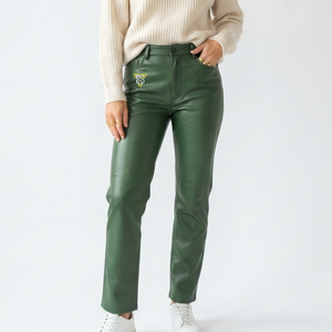 Pantalones de Cintura Alta para Mujer en PU Verde con Logotipo Bordado, Corte Regular, Estilo Casual para Otoño - Product Image 2