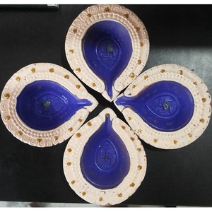 Elegante Juego de Lámparas de Aceite de Poliresina con Diseño en Relieve para Actividades Religiosas, Hecho a Mano, Azul y Beige, Diya - Product Image 1