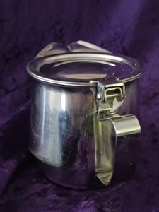 Crema para Servicios Hospitalarios, Aislada, Metálica, de la Compañía Americana de Suministros Hospitalarios - Product Image 1