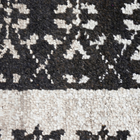 Tapis en laine tufté à la main Midnight Nomad noir ivoire, motif tribal géométrique traditionnel, avec envers antidérapant et écologique