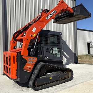 Chargeuse compacte Kubota avec godet 4-en-1, levage hydraulique, pour travaux agricoles, aménagement paysager et construction - Product Image 3