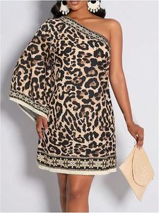 Minivestido tropical para mujer con corte en A y espalda descubierta - Product Image 3