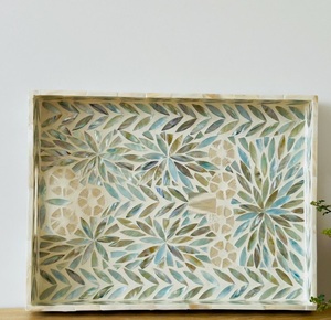 Plateau de service rectangulaire artisanal Imperial Crafted Home en nacre, avec poignée, motif géométrique, design horizontal, moderne et décoratif - Product Image 5