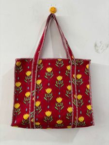 Sacs fourre-tout promotionnels en coton 100% de qualité supérieure, à prix de gros, avec longues poignées, motif lettres, teints, lavables, côtés à soufflets - Product Image 2