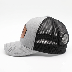 Gorra Trucker Personalizada OEM con Parche de Cuero Grabado con Logotipo, Color Gris Jaspeado, Parte Trasera de Malla Negra, 6 Paneles, Estructurada, Visera Curva, Cierre a Presión, para Hombre - Product Image 2