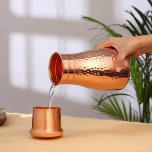 Botella de Agua Ecológica de Lujo de Cobre con Gran Capacidad para Hidratación Holística en Centros de Bienestar y Retiros - Product Image 4