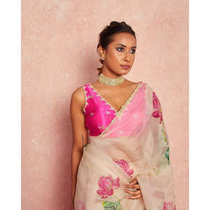 Sari de Chifón Hecho a Mano con Hermoso Estampado Floral y Silueta Recta para Fiestas - Product Image 1