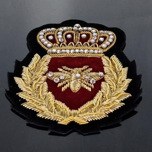 Broche logo brodée à la main en soie du Pakistan, bijou décoratif simple et mignon pour femme, à coudre - Product Image 4