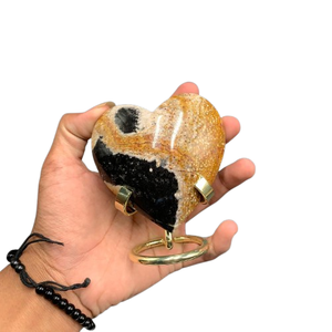 Piedra Decorativa de Raíz de Palma Natural con Forma de Corazón Grande y Patrón de Ojos Marrones y Negros – Regalo de Cristal Curativo Hecho a Mano - Product Image 5