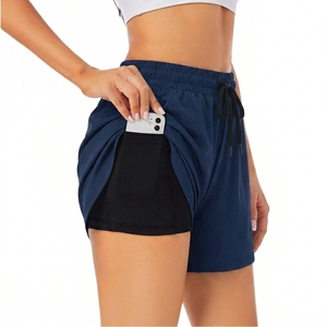 Falda pantalón deportiva personalizada para mujer con estampado de camuflaje, con bolsillos, cintura media, cordón ajustable, de secado rápido, en tejido de poliéster y spandex. - Product Image 3
