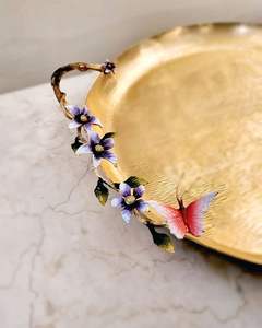 Bandeja de Servir de Latón con Acabado Antiguo Tradicional y Grabado Detallado - Product Image 3