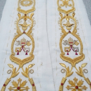 Paneles de estola sacerdotal bordados a mano |   Vestimenta Litúrgica de Oro |   Accesorio de Vestimenta para la Iglesia Católica - Product Image 2