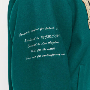 เสื้อแจ็คเก็ตวาร์ซิตี้สีเขียวอมฟ้าพร้อมป้ายตัวอักษรและขอบลายทางสีแทน โลโก้แบบกำหนดเอง - Product Image 6