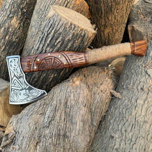 Hacha Vikinga Nórdica Hecha a Mano de Grado Industrial con Mango de Madera y Cabeza de Acero al Carbono, Herramienta de Alta Calidad para Acampar y Cortar Madera - Product Image 3