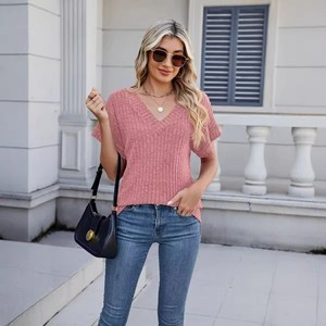 เสื้อยืดลำลองผู้หญิง แขนสั้น ผ้าระบายอากาศ นุ่มสบาย คอวี น้ำหนักเบา ใส่สบายทุกวัน รับผลิตแบบ OEM - Product Image 1