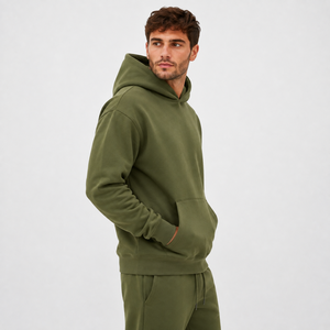 Las costuras reforzadas añaden durabilidad a esta sudadera con capucha para hombre, mientras que el corte relajado permite un movimiento fácil para mayor comodidad diaria. - Product Image 4