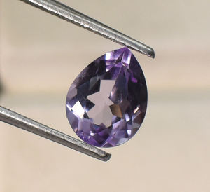 พลอยลาเวนเดอร์สีม่วงอเมทิสต์ทรงหยดน้ำเจียระไนแบบเหลี่ยม  มีขนาดให้เลือก 10x7 มม. 12x9 มม. 14x10 มม. 16x12 มม. - Product Image 5