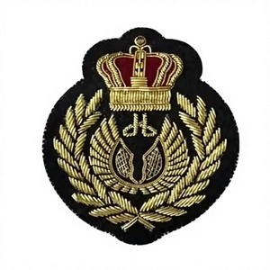 Badges en velours brodés à la main sur mesure avec travail en relief 3D - Marquage de luxe haut de gamme pour accessoires vestimentaires - Product Image 1