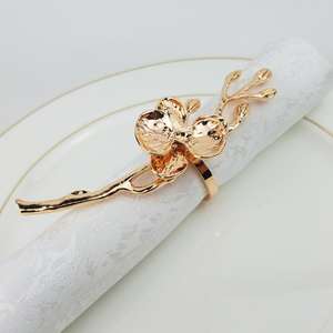 Anneaux de serviette en métal faits à la main pour une mise en scène de table de luxe, supports décoratifs pour événements et repas - Product Image 6