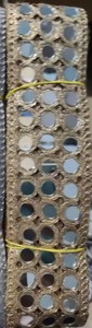 Encaje de red dorado de diseñador con bordado de espejo para adornos de encaje de red para sari, lehenga, blusas y decoración de prendas nupciales - Product Image 1