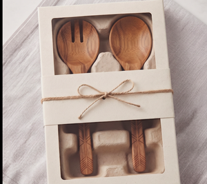 Ensemble de service à salade en bois, design minimaliste sculpté à la main, finition mate, vaisselle écologique pour la restauration et l'usage domestique - Product Image 4