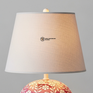 Lampe de table décorative avec incrustations roses |   Éclairage artisanal haut de gamme pour chevet et salon - Product Image 4