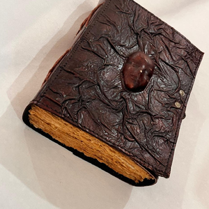 Carnet en cuir fait main avec couverture à motif facial, papier à bords frangés vintage, journal d'écriture antique, fournisseur en gros - Product Image 1