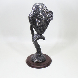 Statue abstraite en aluminium de luxe haut de gamme, artisanat métallique fait main, vaisselle artistique moderne pour salon - Product Image 3