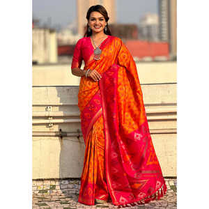 Sari Patola en soie douce orange avec des tissages contrastés pour les tenues de soirée - Product Image 4