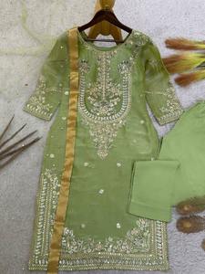 Conjunto de Top, Pantalón y Dupatta de Fiesta para Mujer con Elegante Bordado - Product Image 6