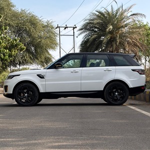 Vente flash - Range Rover Sport - SUV de luxe - Transmission automatique - Transmission intégrale - Véhicule de performance haut de gamme - Product Image 4
