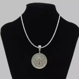 Pendentif en or plaqué or blanc de qualité supérieure avec diamants, bijoux de charme hip-hop avec finition argentée pour hommes et femmes - Product Image 1