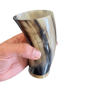 Verre à boire Viking en corne d'animal poli, fait main, de haute qualité, de luxe, avec logo personnalisé, coupe courte - Product Image 1