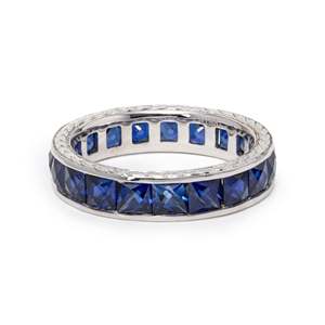 Bague éternité et alliance en or blanc 14 carats avec saphir bleu taille princesse 3 mm et diamant certifié IGI - Product Image 1