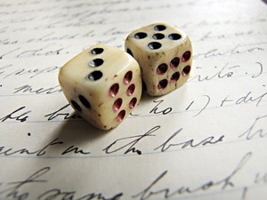 Cubos de Juego Antiguos Hechos a Mano de Hueso/Dado, Cubos Vintage para Juegos de Rol, Pieza Decorativa de Exhibición - Product Image 1