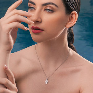 Elegante Collar con Colgante de Mano de Hamsa con Diamantes para Mujer, Joyería de Plata de Ley 925 para Uso Diario, Fiestas, Compromisos y Regalos - Product Image 3