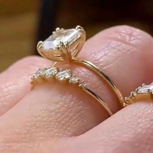 Anillo de compromiso de moissanita con corte Asscher, anillo de oro macizo de 18K con dos alianzas laterales, anillo de boda con corte marquesa, conjuntos nupciales únicos - Product Image 4